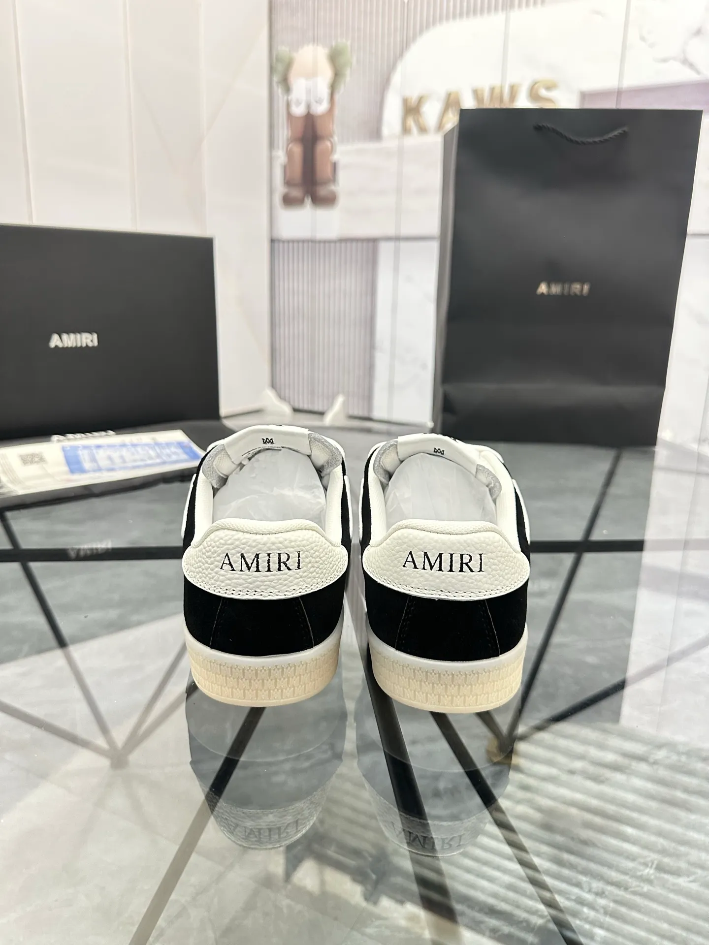 Men's shoes: 💰P600¥ Top quality in Guangzhou Product trademark: AMIRI* "Amir*" low-top casual shoes Regular size: 39-44 (can be customized to 45) Product material: Upper imported first-layer cowhide spliced ​​nubuck leather, breathable lining, original outsole. Number: 525